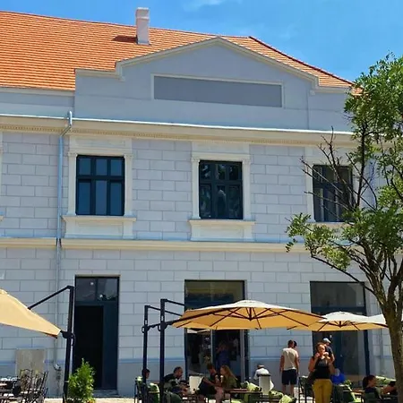 Apartment Ultra Piata Libertatii 2 *